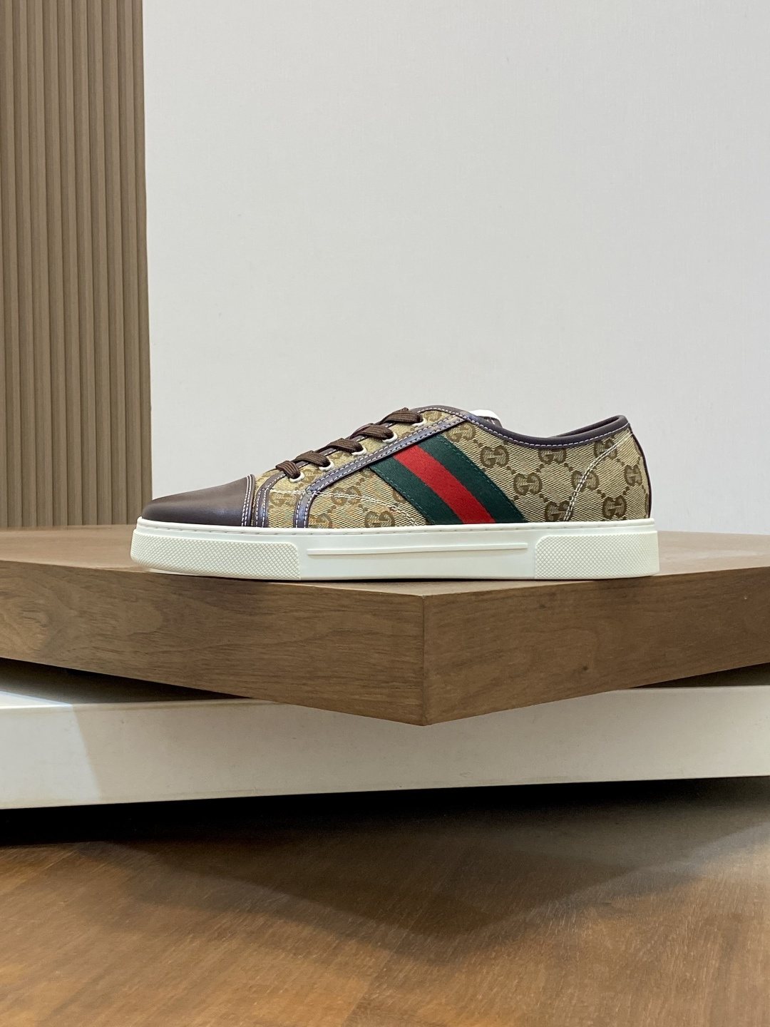 Gucci Green-Red Stripe Low-Top Sneakers