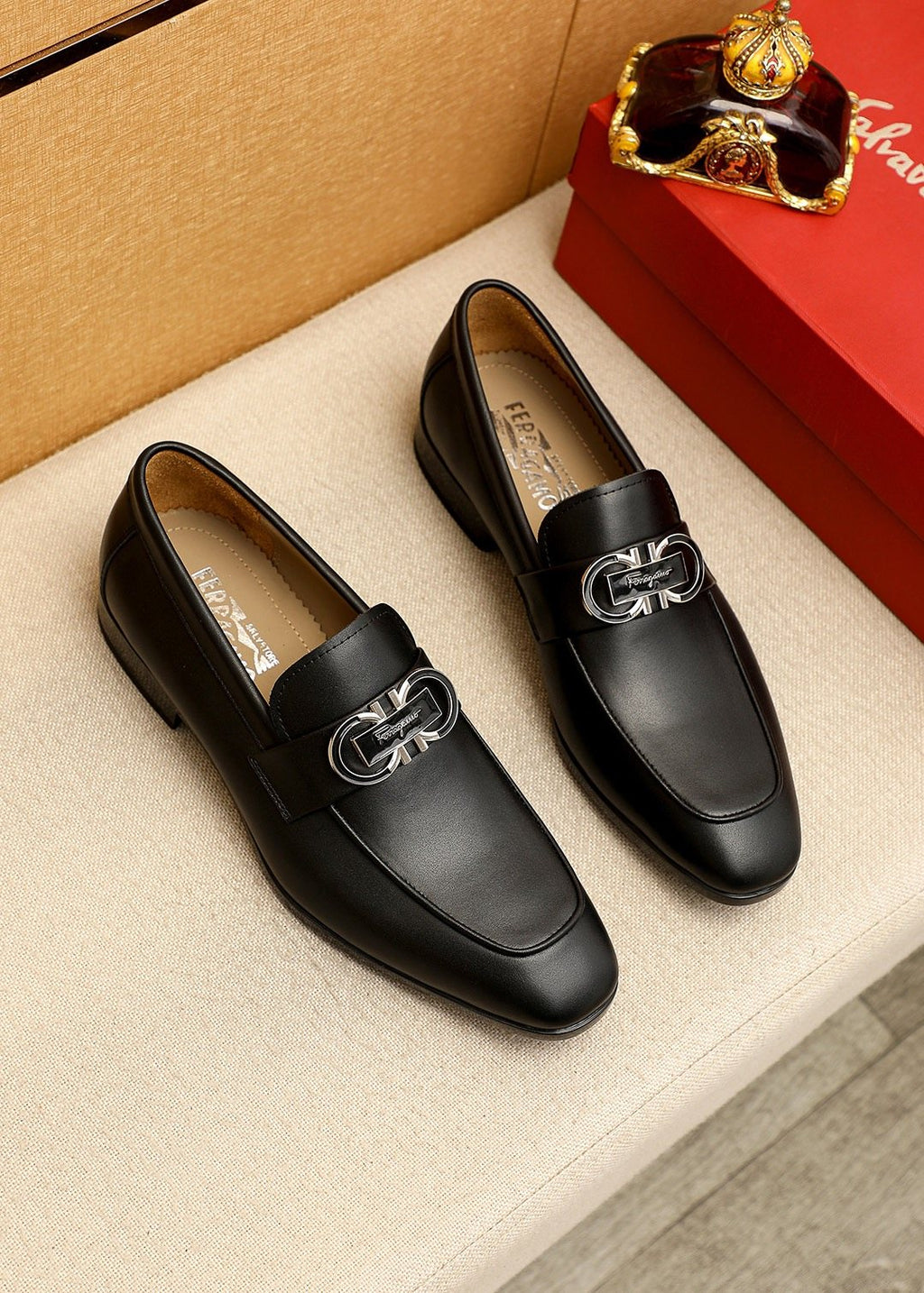 Ferragamo Men's Black Hardware Loafers - Low Stacked Heel